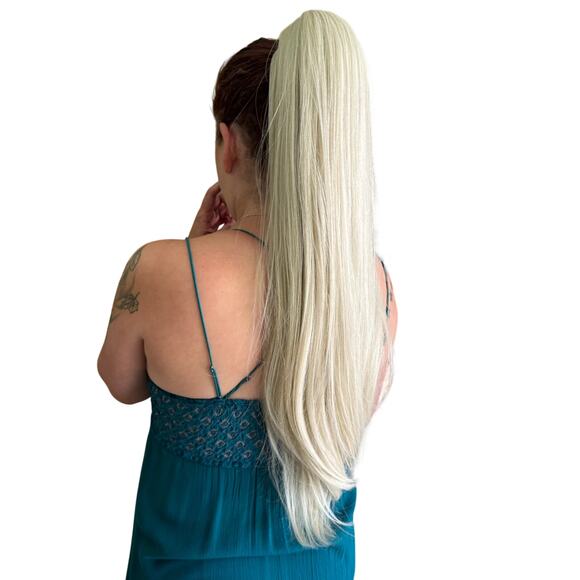 Chelsey Smith Crowns Drawstring Ponytail Extension Straight Light Blonde Y2K 90s - Picture 4 of 7